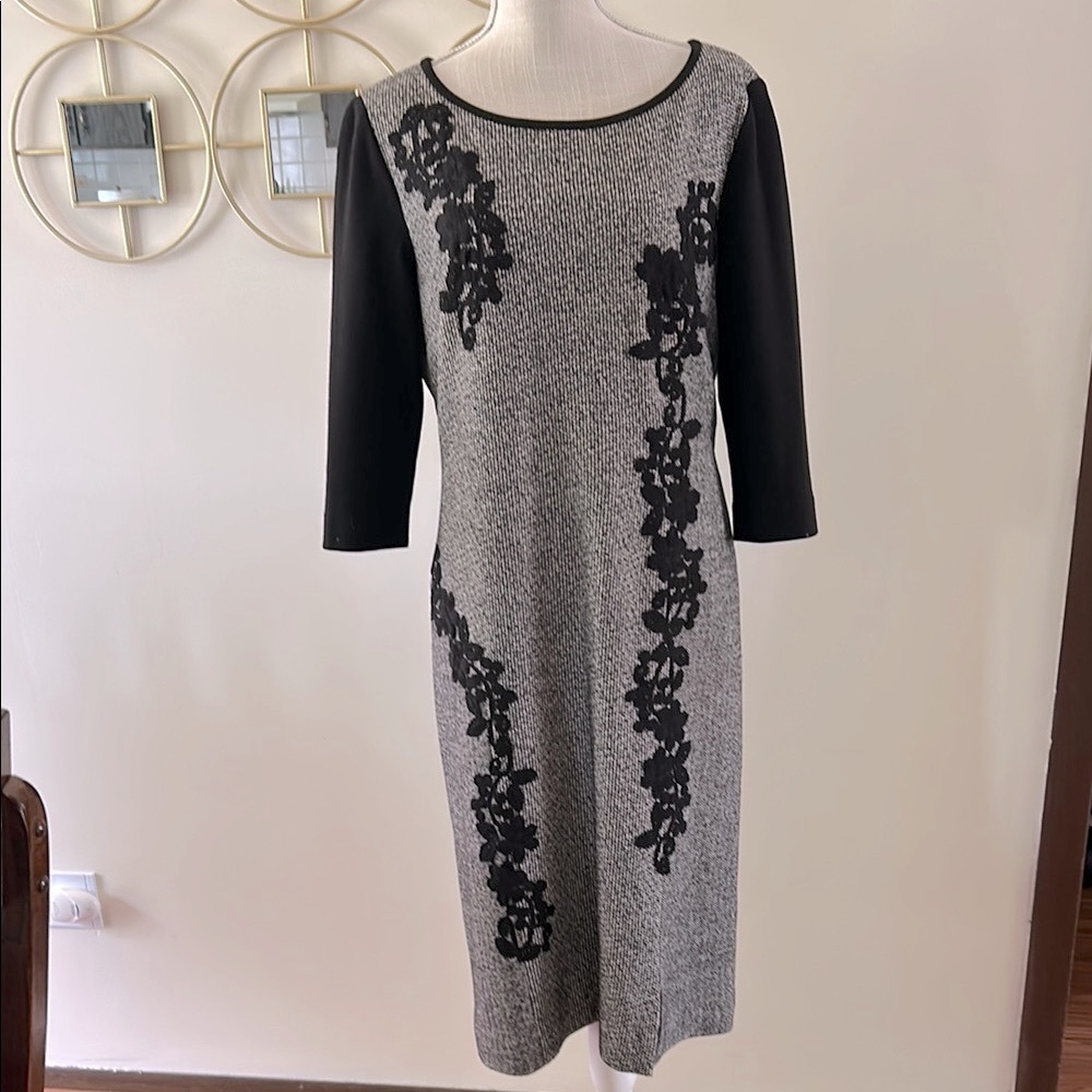 Badoo woman’s Black and Gray Floral rose application Dress, wool cotton blend